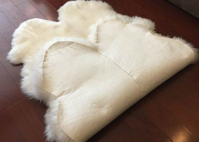Dekorative weiße wirkliche Schaffell-Hauptwolldecken-lange Merinowolle 60 x 90cm natürliche Form 